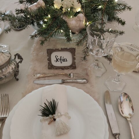 <strong>Decorazioni per una tavola di Natale in bianco</strong>