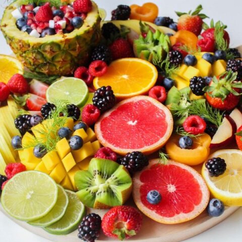 Il galateo a tavola: come mangiare la frutta